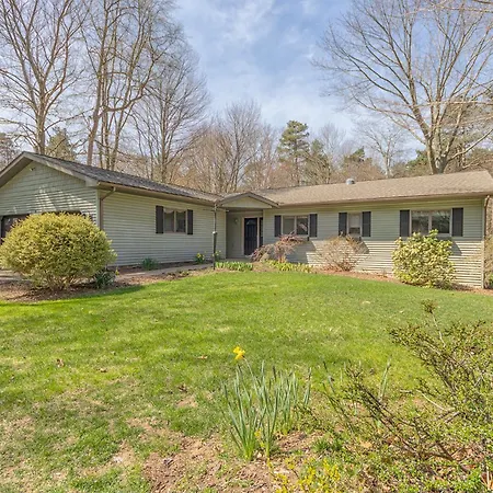 Pure Hygge - 1 Block Off Lake, Tranquil & Pet Friendly